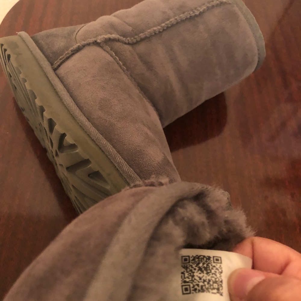 UGG classic Short gray size US 7